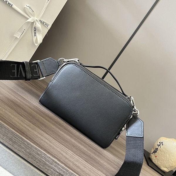 ロエベ カメラバッグ 偽物 ミニ クロスボディバック lov77223
