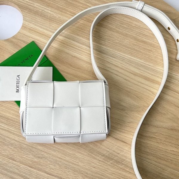 新色登場★ボッテガ ヴェネタ キャンディー 偽物カセット クロスボディミニバッグ box20608