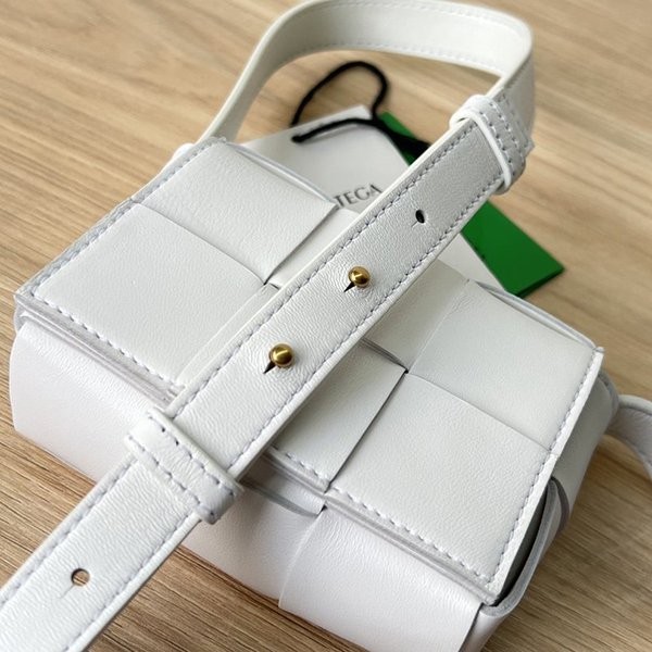 新色登場★ボッテガ ヴェネタ キャンディー 偽物カセット クロスボディミニバッグ box20608