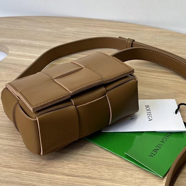 ☆超人気☆ボッテガ ヴェネタ 偽物キャンディー カセット クロスボディミニバッグ bok62740