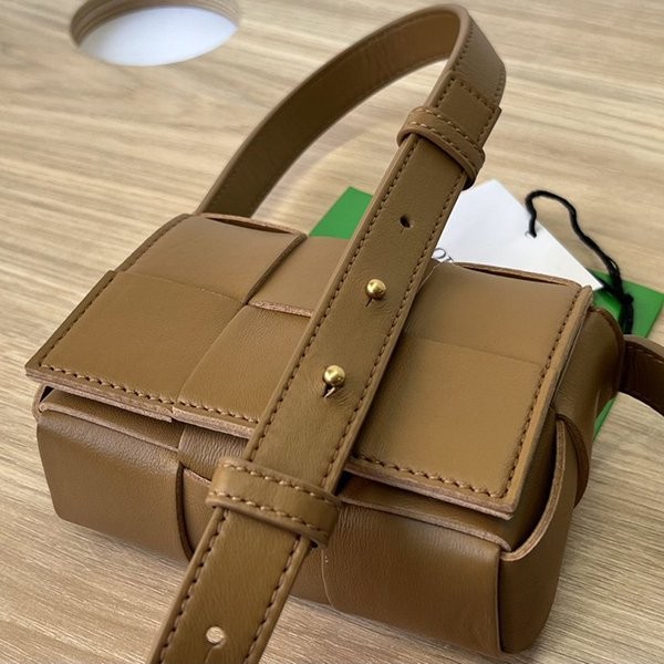 ☆超人気☆ボッテガ ヴェネタ 偽物キャンディー カセット クロスボディミニバッグ bok62740