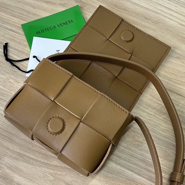 ☆超人気☆ボッテガ ヴェネタ 偽物キャンディー カセット クロスボディミニバッグ bok62740