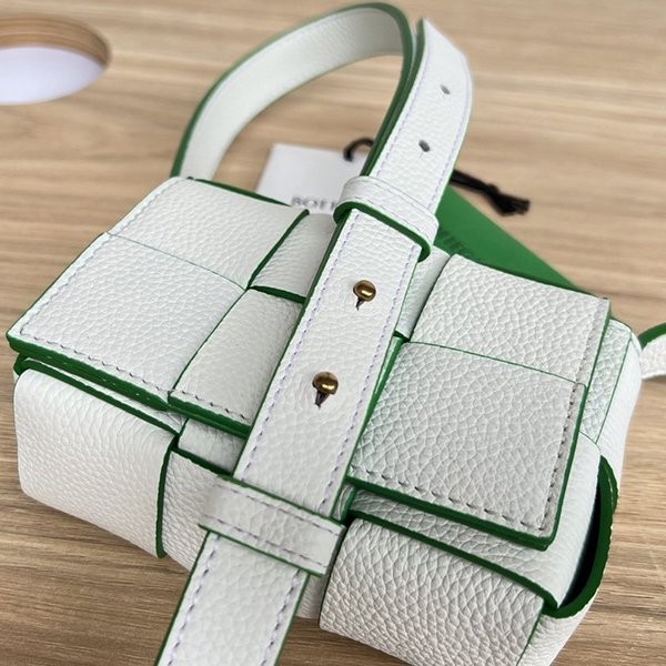 定番 ボッテガ ヴェネタ キャンディー カセット クロスボディミニバッグコピー bos14436