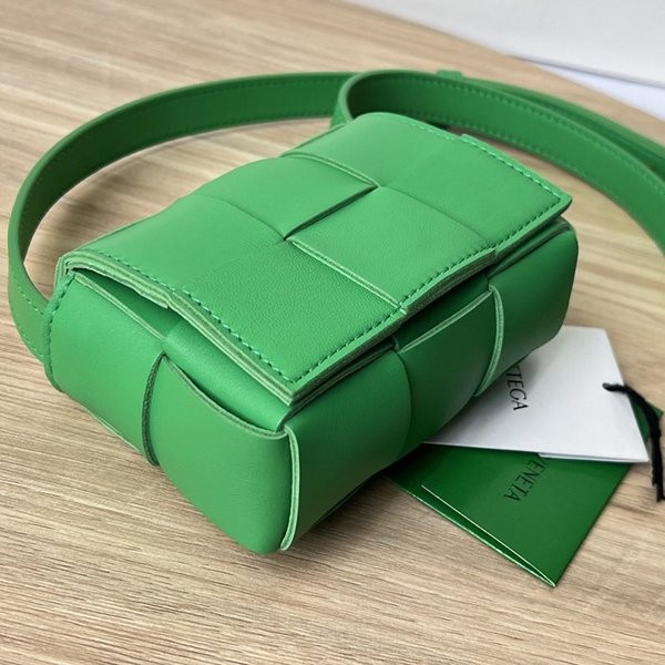 注目★ボッテガ ヴェネタ キャンディー カセット 偽物 クロスボディミニバッグ box86868