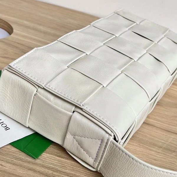 新作大人気 ボッテガ ヴェネタ コピーカセット クロスボディ バッグ boc61338