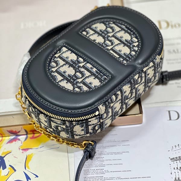 定番ディオール CD SIGNATURE オーバル カメラバッグ コピー 3色 S2201UTZQM928