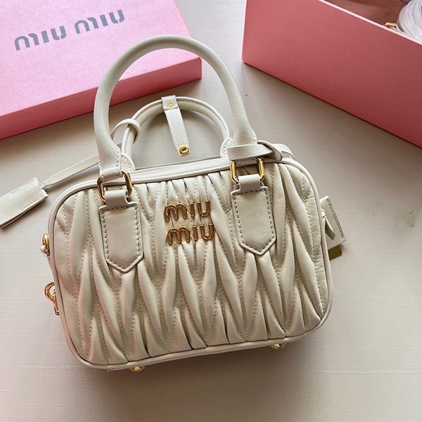 争奪戦♡ミュウミュウ  ハンドバッグ スーパーコピー myh52533