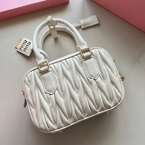 争奪戦♡ミュウミュウ  ハンドバッグ スーパーコピー myh52533