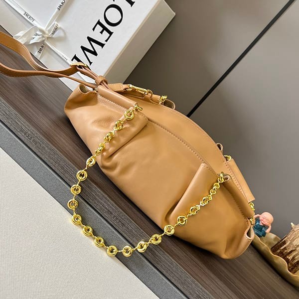 セレブ多数愛用ロエベ Paseo パセオ スモール ナッパカーフバッグ 偽物 A709P48X021100