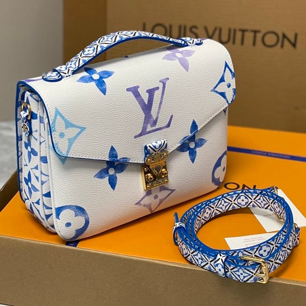 セレブ多数愛用ルイヴィトン ショルダーバッグ 偽物 ポーチ モノグラム LV 青 M23055