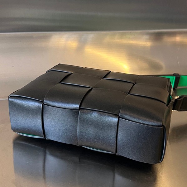 ボッテガヴェネタ カセット カメラバッグ 偽物 boq36596