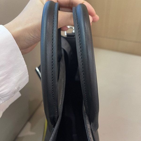 すぐ届く フェンディ バーティカル トートバッグ 偽物 feg78433