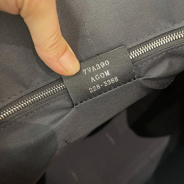 すぐ届く フェンディ バーティカル トートバッグ 偽物 feg78433