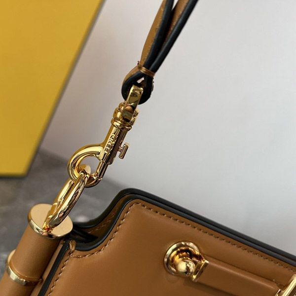 フェンディ ピーカブー 偽物 レザー 2WAY バッグ feo16604