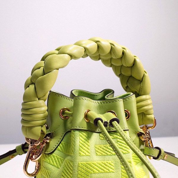 フェンディ ロゴ モントレッジョ ミニ バケットバッグ 偽物 feq68435