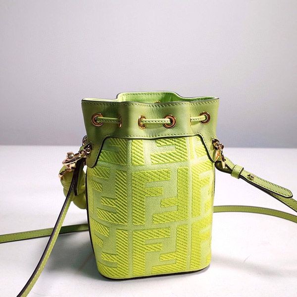 フェンディ ロゴ モントレッジョ ミニ バケットバッグ 偽物 feq68435