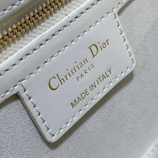 ★日本!!人気！ディオール CD シグネチャー バッグ 偽物 ded52044