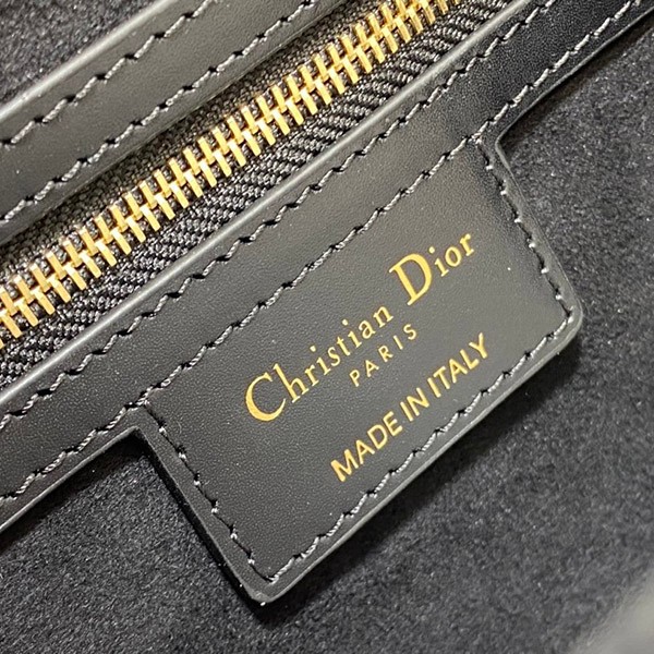 注目★ディオール CD シグネチャー バッグ 偽物 M900