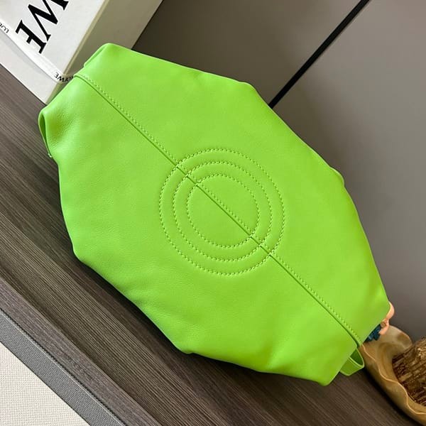 希少ロエベ 偽物 パセオ スモール シャイニーナッパ ハンドバッグ lol71721