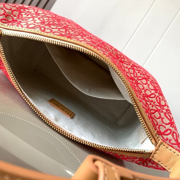 激安価格！ロエベ スーパーコピー アナグラム キュービィバッグ 2サイズ los19028