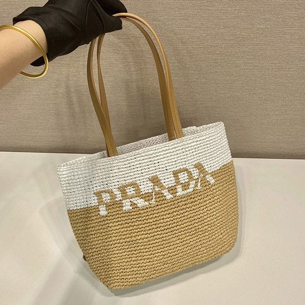 世界中で大人気♪ プラダ ラフィア×レザー トートバッグ puo99498