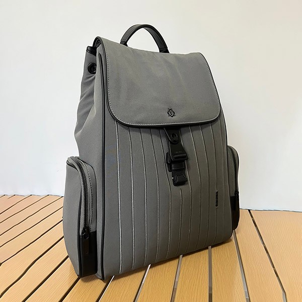 リモワ ネバースティル 偽物 ナイロン ラージフラップバックパック riq73742