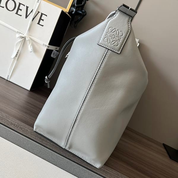 ★日本!!人気！ロエベ ショルダーバッグ 偽物 キュービィ クロスボディバッグ loo54218
