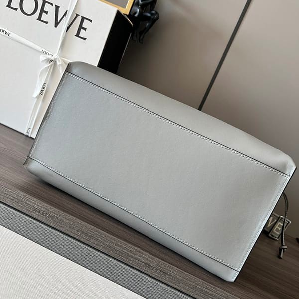 ★日本!!人気！ロエベ ショルダーバッグ 偽物 キュービィ クロスボディバッグ loo54218