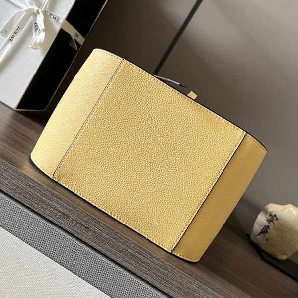 大人気！ロエベ ハンモック コピー ドローストリング ショルダーバッグ los06444