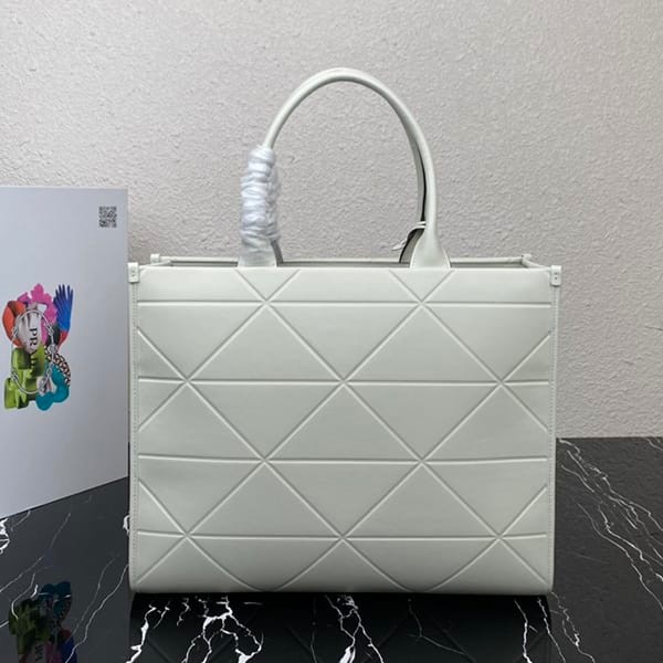n級品 おすすめプラダ 偽物 ステッチモチーフ ラージ レザー ハンドバッグ 3サイズ puh27282