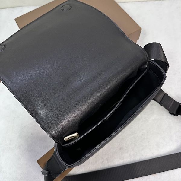 新作入手困難バーバリー メッセンジャーバッグ コピー Bai79133
