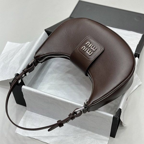 すぐ届 ミュウミュウ レザー トップハンドルバッグ myo57370