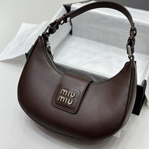 すぐ届 ミュウミュウ レザー トップハンドルバッグ myo57370
