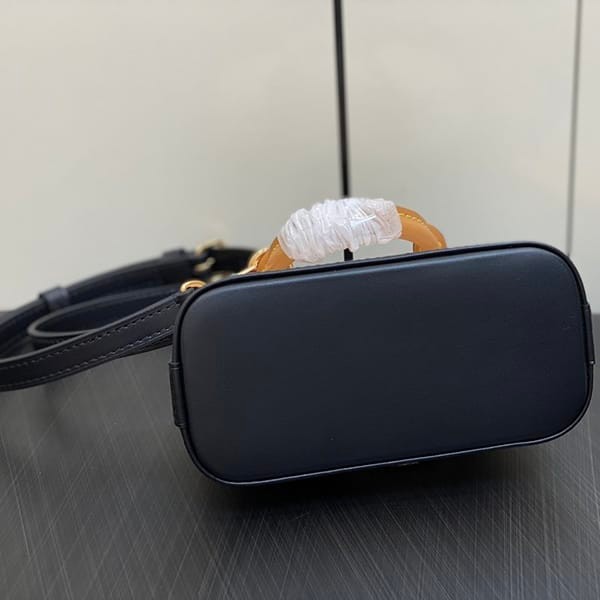 大人気！ルイヴィトン コピー ナノ アルマ ショルダーバッグ vuu28077