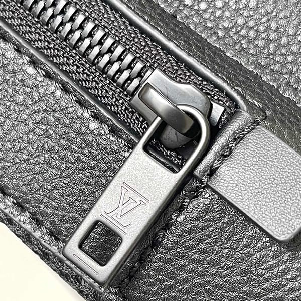 入手困難ルイヴィトン パイロット スリングバッグ ブラック 偽物 M23736