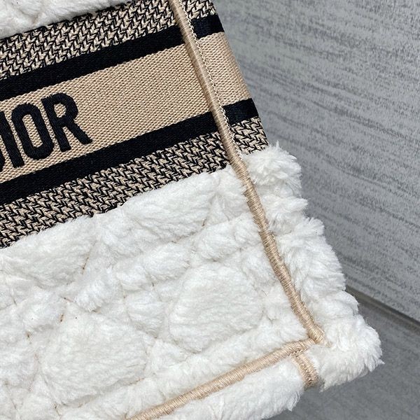 《大人気》ディオール BOOK TOTE トートバッグ 偽物 ミディアム dey17625