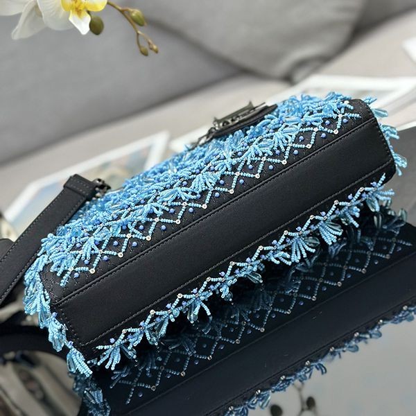 超限定♪ディオール 刺繍ブルービーズ レディディオール 偽物バッグ M0540c
