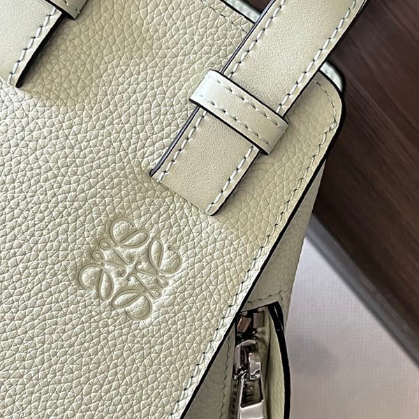 可愛いロエベ ハンモック コピー ドローストリング ショルダーバッグ loc58868