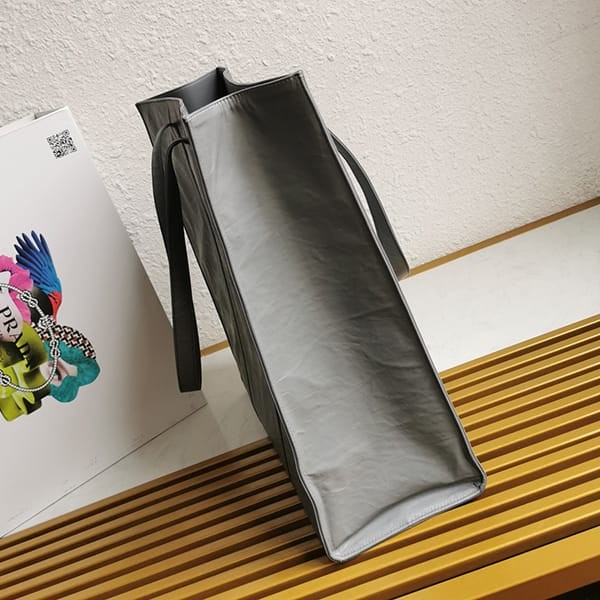 【大特価】プラダ スーパーコピー スモール ナッパレザー トートバッグ puj59451