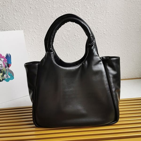 絶対欲しい！プラダ ソフト パデッドナッパレザー ハンドバッグ 偽物 puv72995