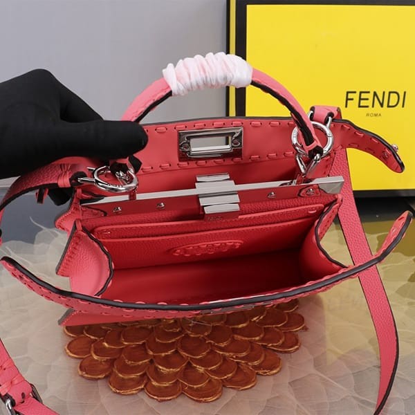 《大人気》フェンディ ピーカブー ISeeU セレリア トップステッチ バッグ 偽物 fec08808