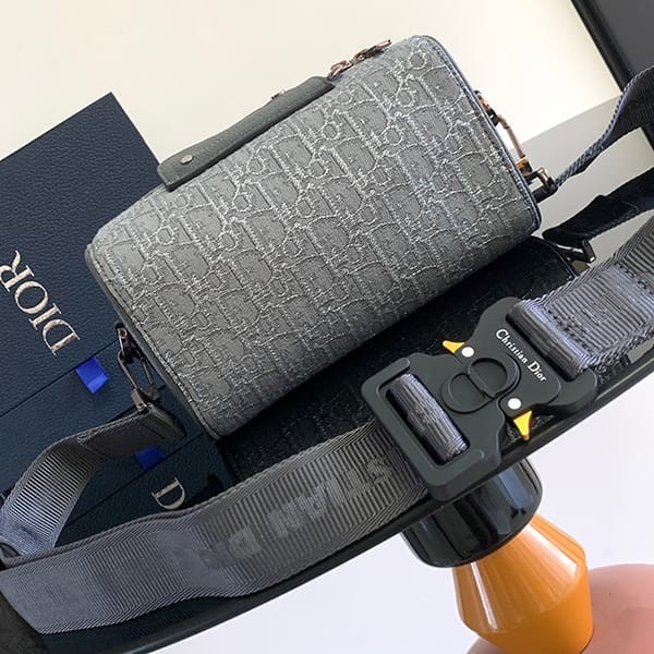 注目★ディオール 偽物 オブリーク リンゴット22 バッグ ルテニウム dey65426