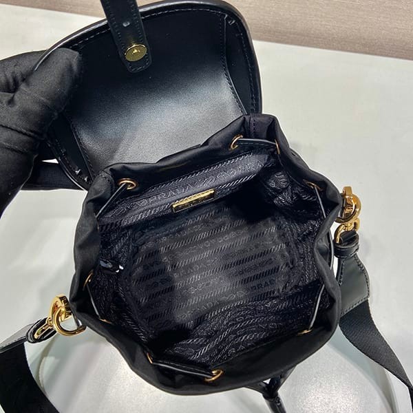 秋冬大セールプラダ Re-Nylon xブラッシュドレザー バックパック 偽物 puy13785