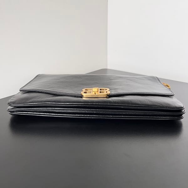 売上総額１位！バレンシアガ BB Soft スモールフラップバッグ 偽物 bau34942