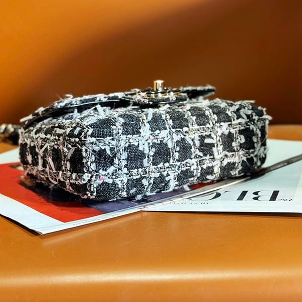 おすすめシャネル 偽物 ミニ フラップ バッグ ツイード レジン ブラック shz50562