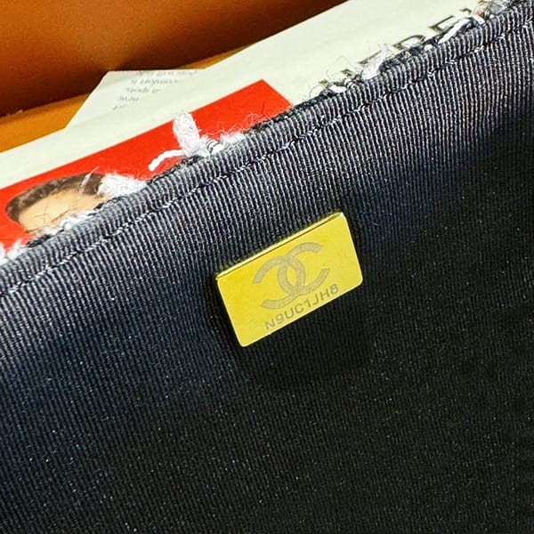 おすすめシャネル 偽物 ミニ フラップ バッグ ツイード レジン ブラック shz50562