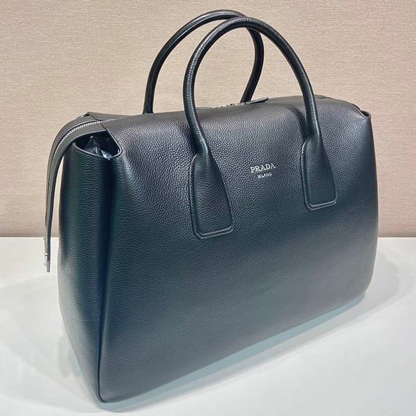 すぐ届く永野芽郁さん着用 プラダ コピー ヴィッテロダイノレザー トラベルバッグ puj08857