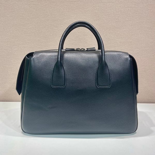 すぐ届く永野芽郁さん着用 プラダ コピー ヴィッテロダイノレザー トラベルバッグ puj08857