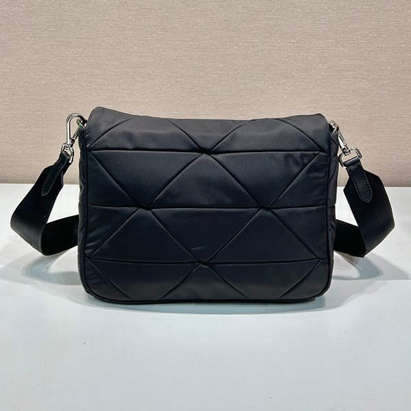 セレブ多数愛用プラダ★パデッドRe-Nylon ショルダーバッグ コピー pux49612
