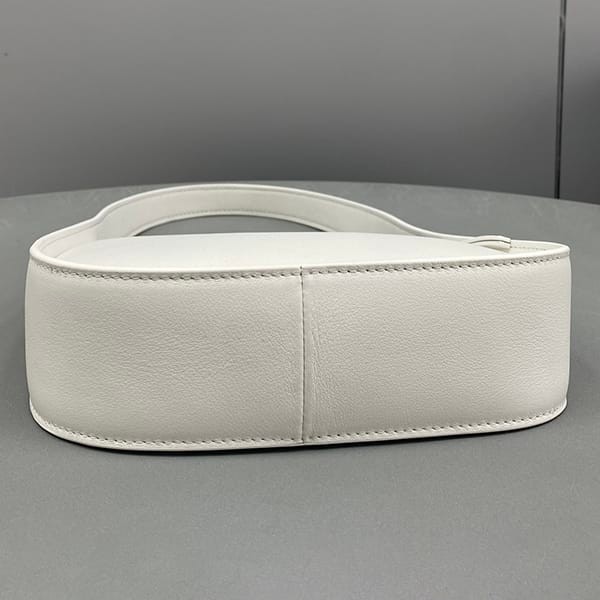 激安価格！THE ROW ハーフムーンショルダーバッグ コピー zai75347